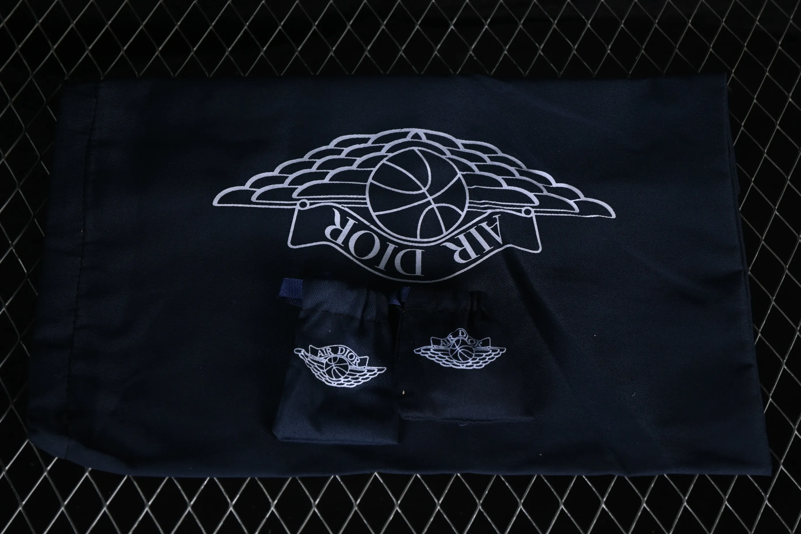 All categories Air Jordan Jordan series basketball shoes Air Jordan 1 Low Dior x Air Jordan 1 Low AJ1 Joe 1 Dior joint white gray low top CN8608-002